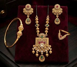 Exquisite Gold Jewellery Set