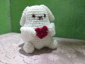 Handmade Crochet pompompurin with Heart