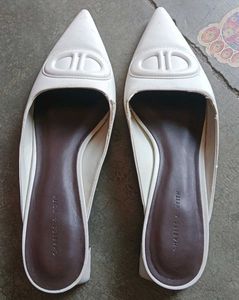 CHARLES & KEITH White pointed toe Mules(40)