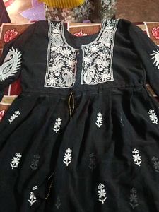 Women black elegant kurta with white