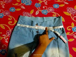 Light Wash Ripped Jeans