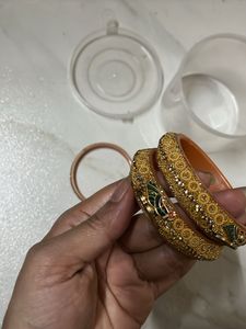 (New) Rajhashtani Gold Bangles Set