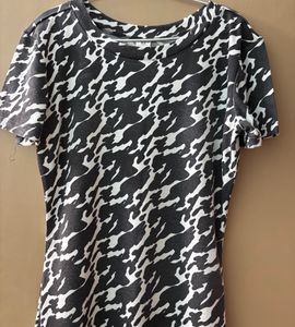 Stylish Monochrome Abstract Print Top