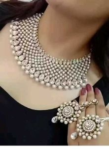 Choker With Bindi And Earrings