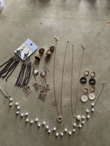 Assorted Women's Jewelry Lot 8combo