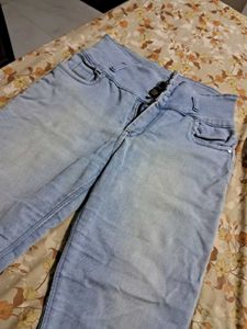 2 Women's Jeans and T-Shirt Set