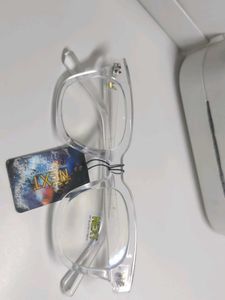 Clear Frame Chic fashionista