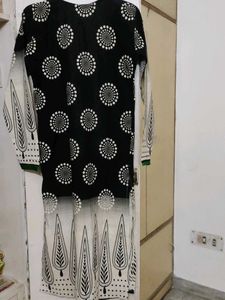 Stylish Black &amp; White Printed Kurta