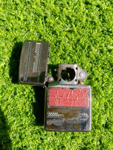 Patterned / Peeling Motif Graphic Zippo Lighter