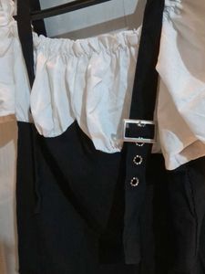 Chic Black &amp; White Puff Sleeve Top