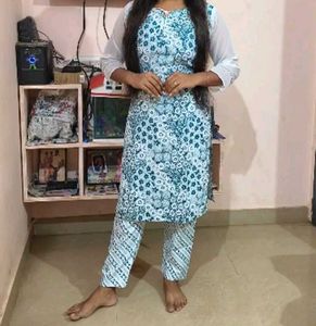 Elegant Floral Print Kurta with Pants