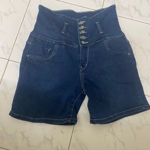 Denim Shorts-show off