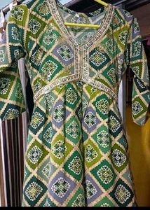 Green Geometric Print Kurta with Embellished Neckl