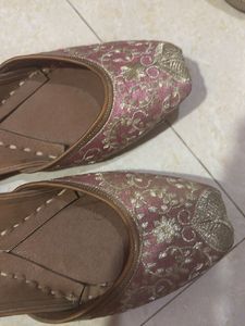 Pink Embroidered Juttis