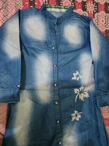Stylish Denim Kurta with Leaf Print