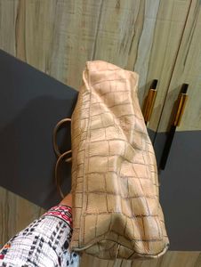 Stylish Croc-Embossed Shoulder Bag