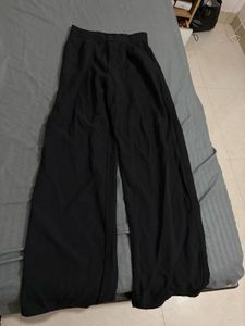 Chic Black Wide-Leg Trousers