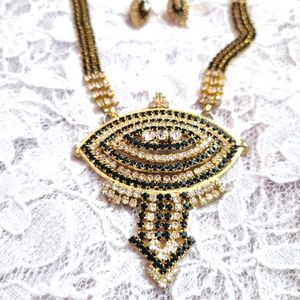 220. Black And White Stone Studded Jewellery Set