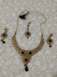 Elegant Black & Gold Jewellery Set