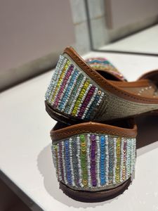 Embellished Juttis/Mojaris