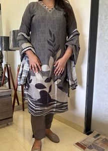Elegant Grey Leaf Print Kurta Set with Dupatta