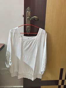 Trendy square neckline
