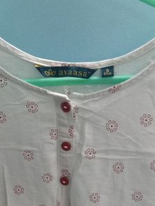 Avaasa White Kurthi