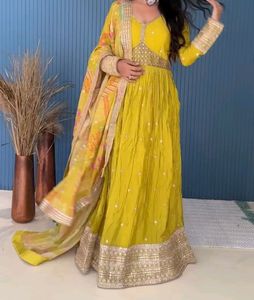 CHINON SILK BEAUTIFUL GOWN SET