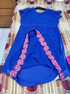 Blue Embroidered beautifully designed Kurta with p