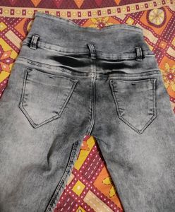Girls Jeans🌸in 130