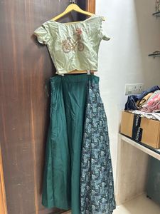 Stylish Cold Shoulder Crop Top &amp; Skirt Set