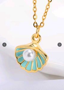 3 picese Elegant Pendants Necklace Set Totally New