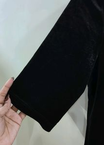 Vero Moda Black Velvet Top!