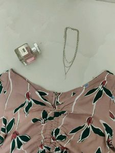 Chic Floral Top🌺🌿