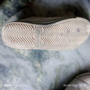 school white shoe for boys