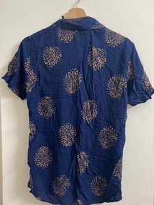 Half Sleeves Men’s Shirt In Size Medium