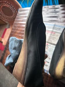 Chic Black Pointed-Toe Flats