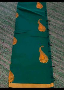 Elegant Green Saree (Women's)