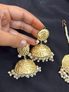 Golden Jhumka Earrings Set