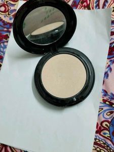 Huda Beauty 2in 1 Powder Cake