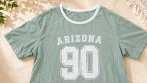 Arizona 90 Graphic Crop Tee💚🤩✨
