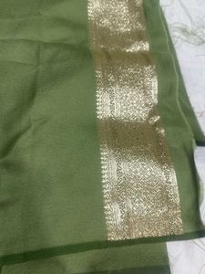 Elegant olive 🫒 Silk Saree with Gold Zari Work