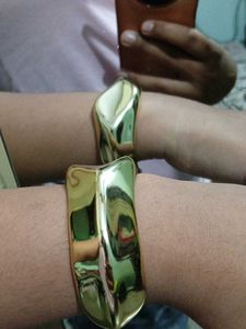unused Shiny Gold Tone Cuff Bracelet