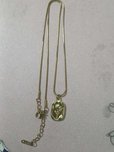 Elegant Gold Tulip Pendant Necklace
