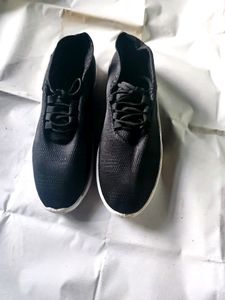 Comfortable Black Running Shoes