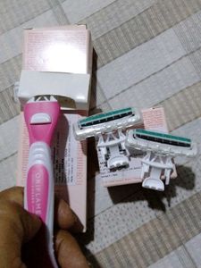 Oriflame Reusable Razor &amp; Heads