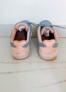 💫 Girl'sLight Blue Lace-Up Sneakers
