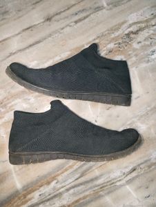 Volle Black Slip-On Shoes