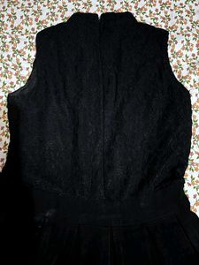 Chic Black Lace &amp; Pleated Dress