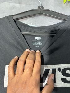 Levi's Black T-Shirt